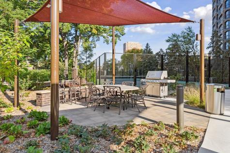 1201 Yale Place Minneapolis MN 55403