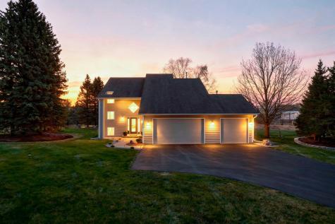 9820 Deerbrook Drive Chanhassen MN 55317
