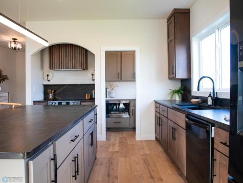 3606 Decorah Way S Fargo ND 58104
