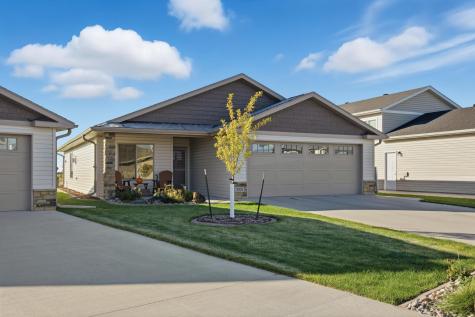 3321 Maple Leaf Loop S Fargo ND 58104