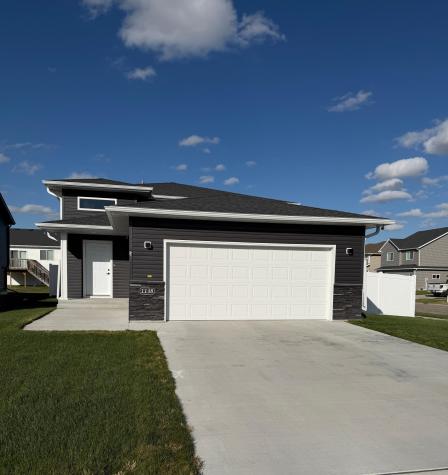 1138 46TH Avenue S Moorhead MN 56560