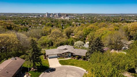 1607 Wilshire Court NE Rochester MN 55906