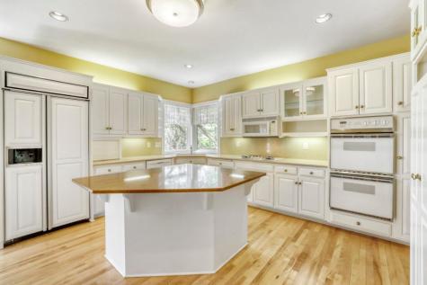 7170 Kenmare Drive Bloomington MN 55438