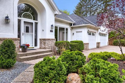 7170 Kenmare Drive Bloomington MN 55438