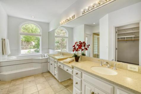 7170 Kenmare Drive Bloomington MN 55438