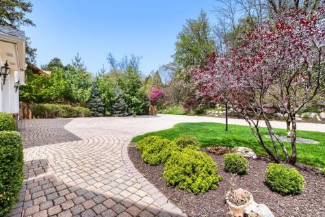 7170 Kenmare Drive Bloomington MN 55438