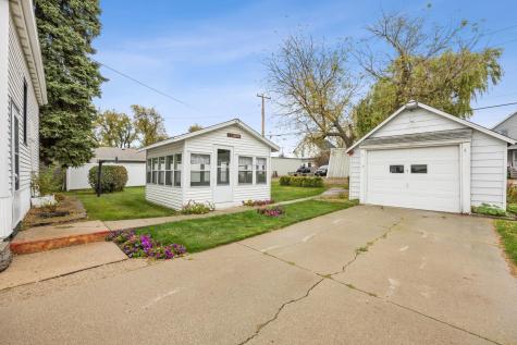 407 1st Avenue SE Dilworth MN 56529