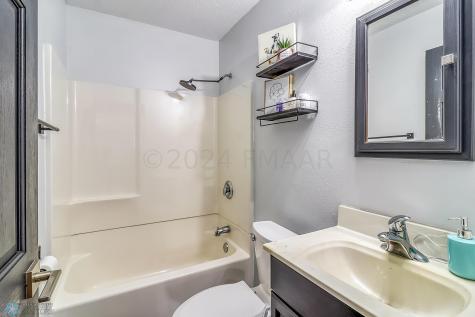 422 Dudrey Court Moorhead MN 56560