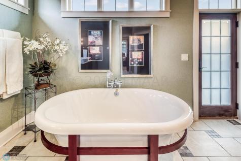6108 Silverleaf Drive S Fargo ND 58104