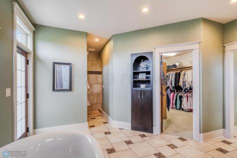 6108 Silverleaf Drive S Fargo ND 58104