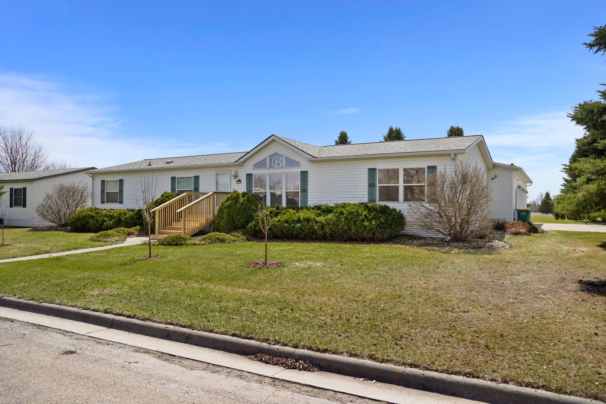 4 4th Avenue SE Gwinner ND 58040