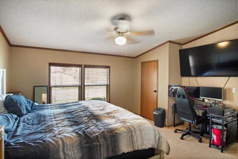 4 4th Avenue SE Gwinner ND 58040