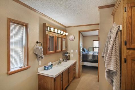 4 4th Avenue SE Gwinner ND 58040