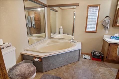4 4th Avenue SE Gwinner ND 58040