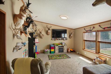 4 4th Avenue SE Gwinner ND 58040