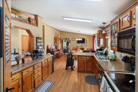 4 4th Avenue SE Gwinner ND 58040