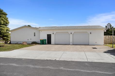 4 4th Avenue SE Gwinner ND 58040