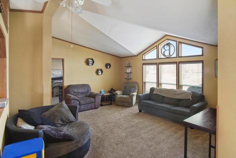 4 4th Avenue SE Gwinner ND 58040