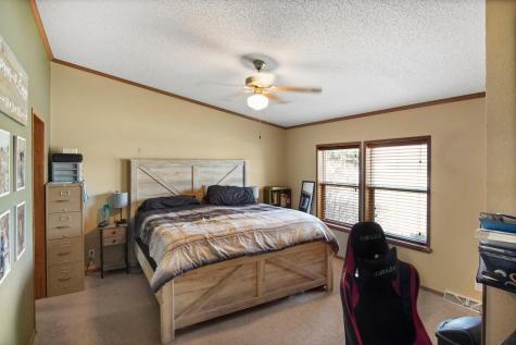 4 4th Avenue SE Gwinner ND 58040