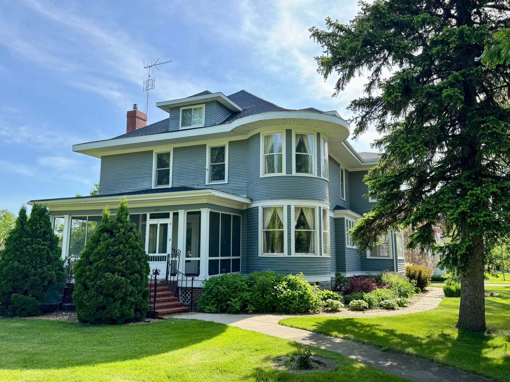 311 9th Street S Olivia MN 56277