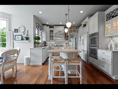 7180 Kenmare Drive Bloomington MN 55438