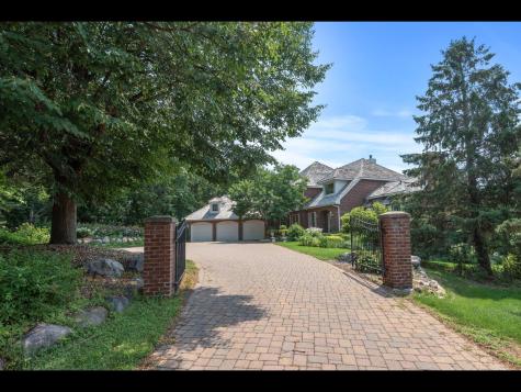 7180 Kenmare Drive Bloomington MN 55438
