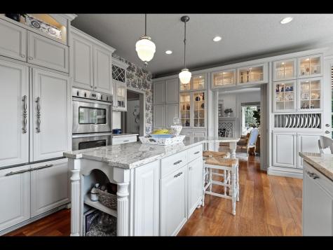 7180 Kenmare Drive Bloomington MN 55438