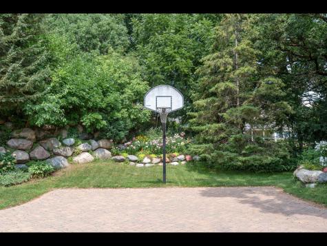 7180 Kenmare Drive Bloomington MN 55438