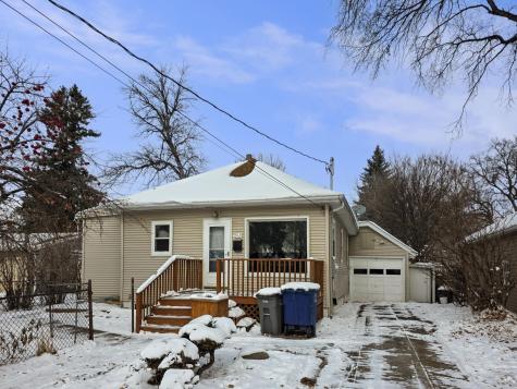 912 3rd Avenue N Moorhead MN 56560