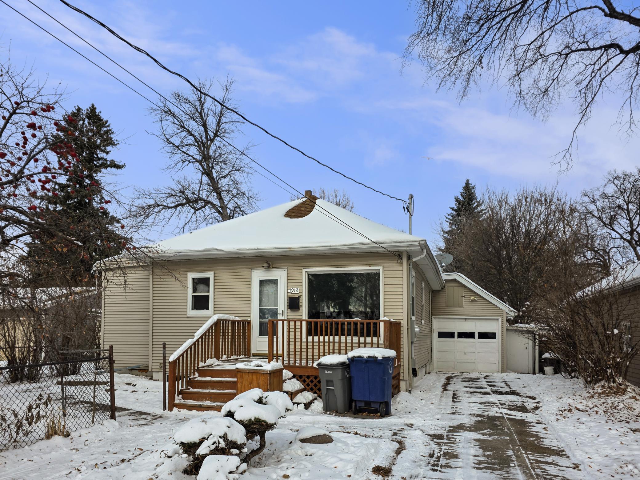 912 3rd Avenue N Moorhead MN 56560