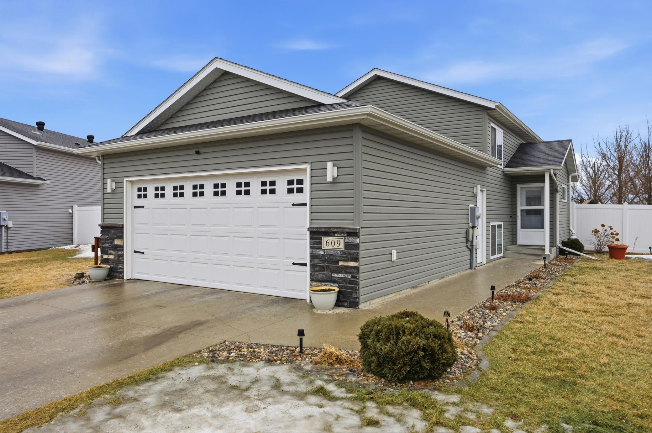 609 5th Street E Horace ND 58047