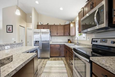 609 5th Street E Horace ND 58047
