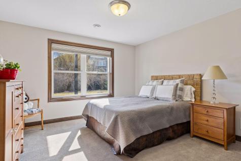 17 Crescent Lane North Oaks MN 55127