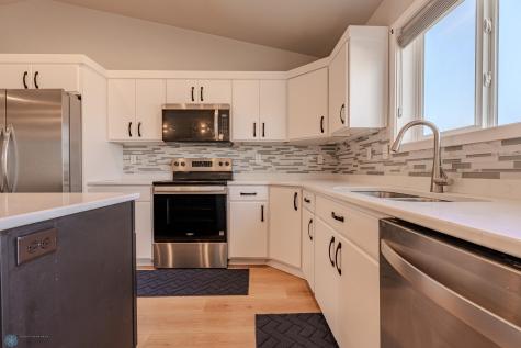 2733 Divide Street W West Fargo ND 58078