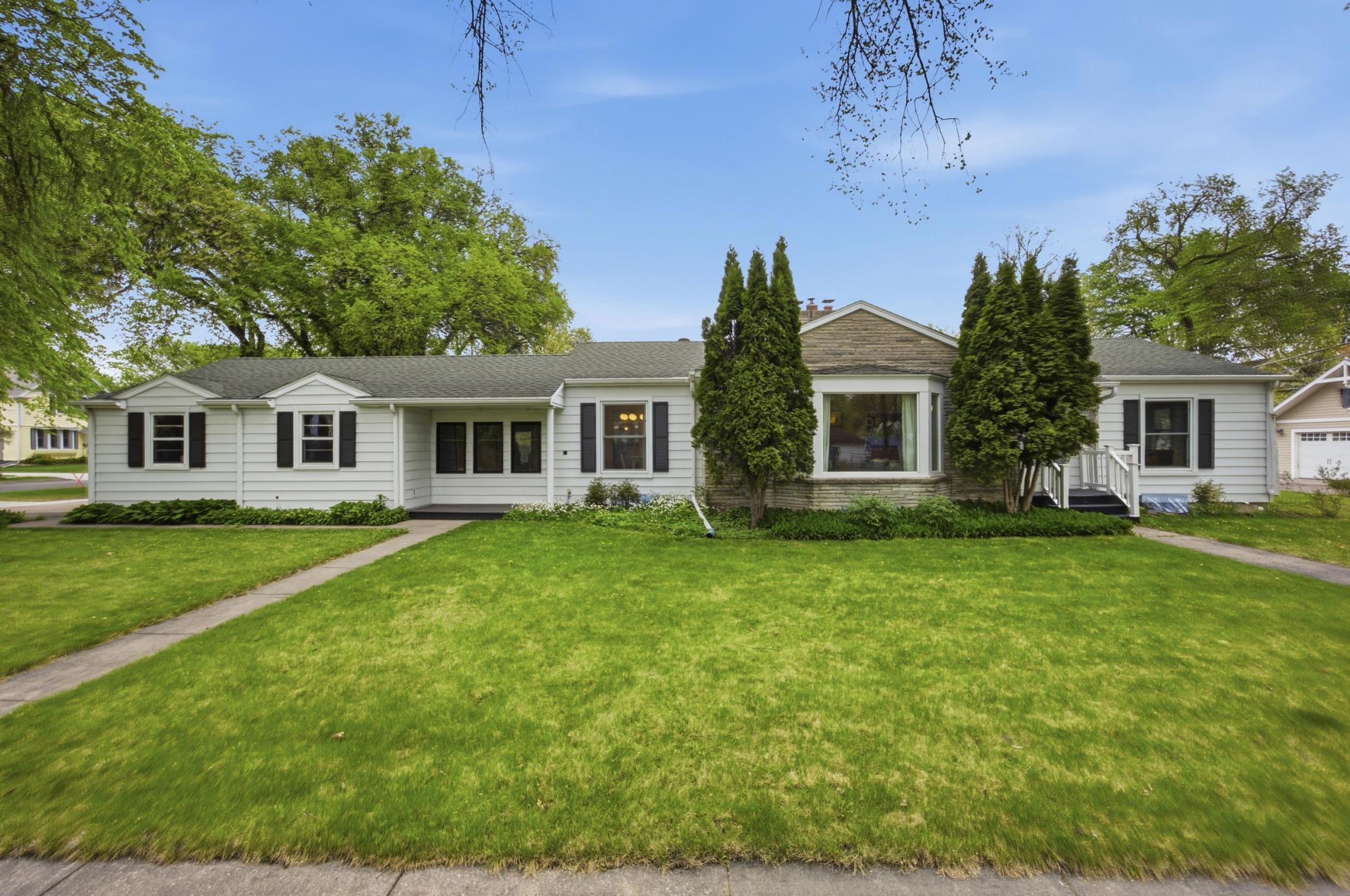 615 10th Avenue S Fargo ND 58103