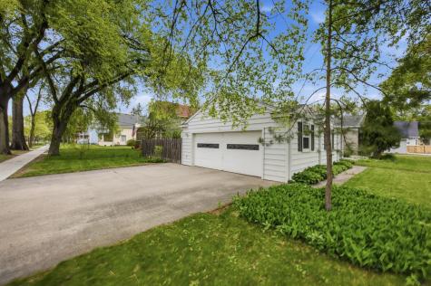 615 10th Avenue S Fargo ND 58103