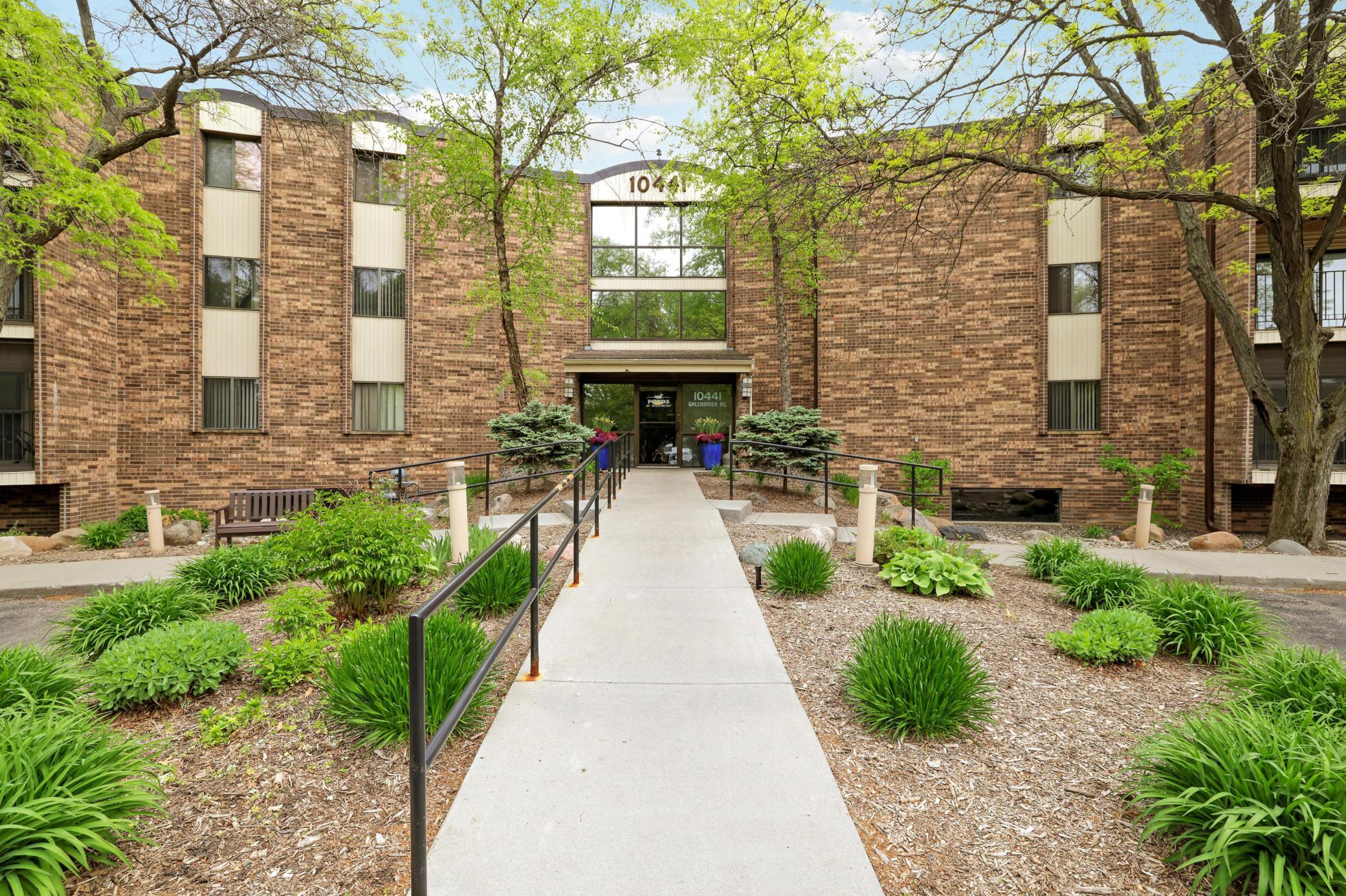 10441 Greenbrier Road Minnetonka MN 55305