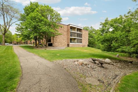 10441 Greenbrier Road Minnetonka MN 55305