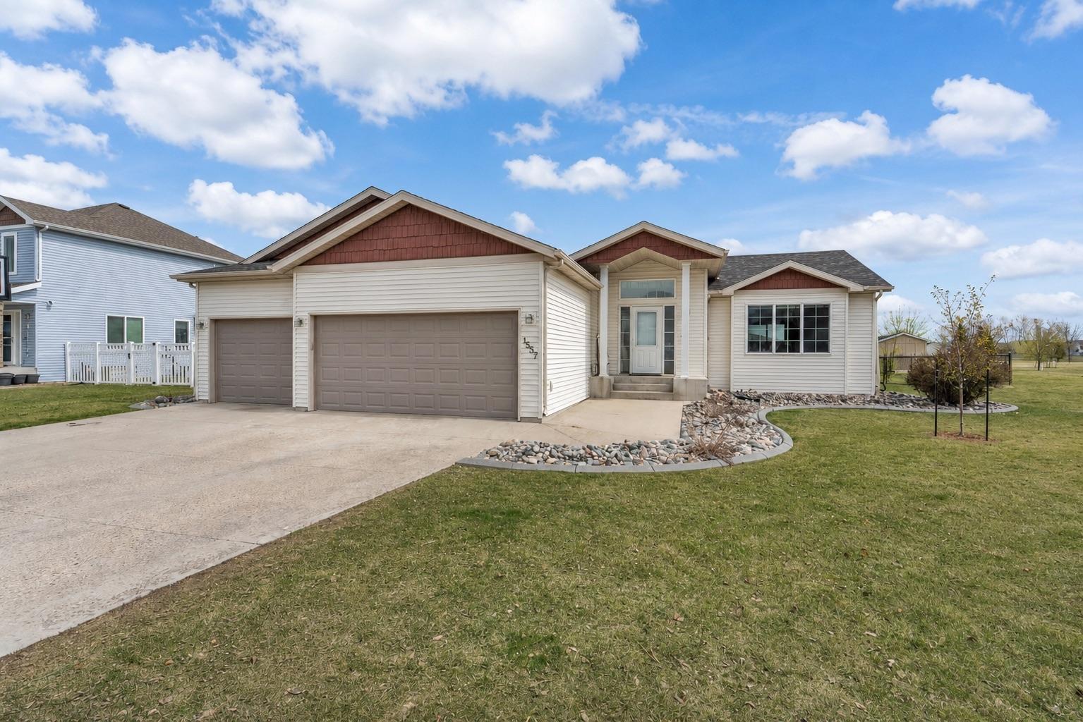 1557 Johnson Drive S Moorhead MN 56560
