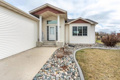 1557 Johnson Drive S Moorhead MN 56560