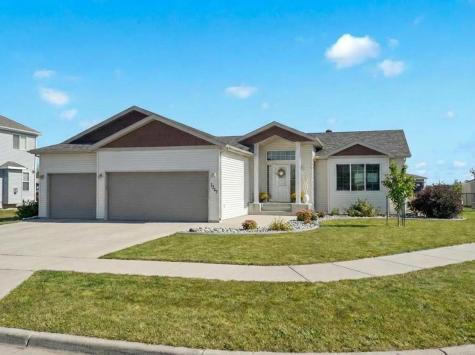 1557 Johnson Drive S Moorhead MN 56560