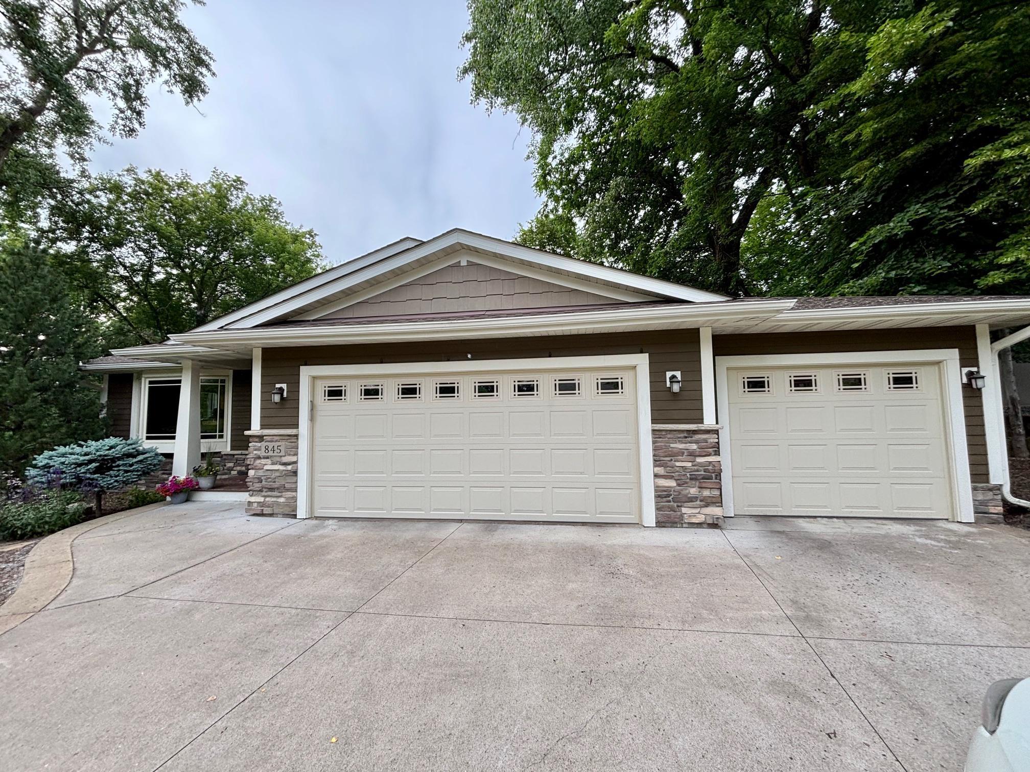 845 Palm Court Maplewood MN 55109