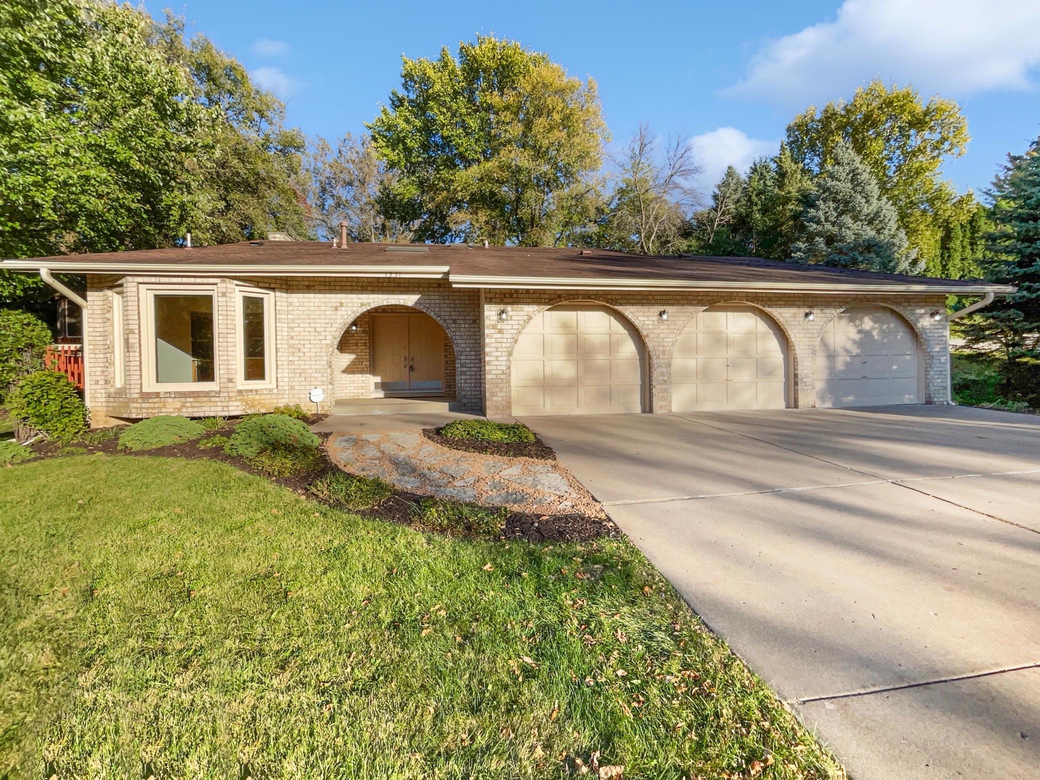 1531 Briarknoll Circle Arden Hills MN 55112