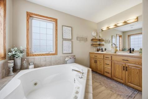 645 Evergreen Circle Oxbow ND 58047