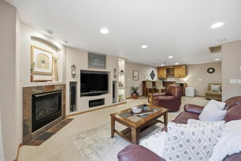 645 Evergreen Circle Oxbow ND 58047