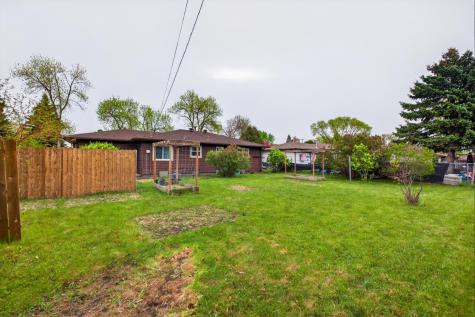 1107 24th Avenue S Moorhead MN 56560