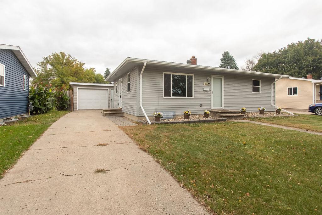 1806 10th Avenue N Moorhead MN 56560