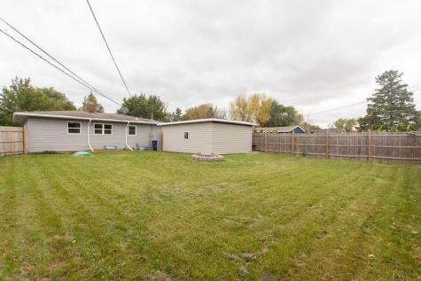 1806 10th Avenue N Moorhead MN 56560