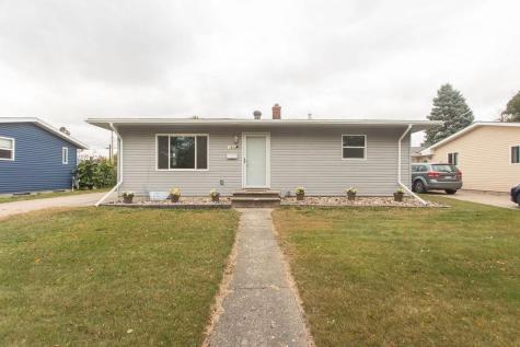 1806 10th Avenue N Moorhead MN 56560