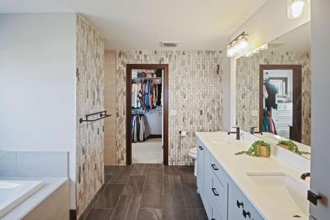 2120 Violet Lane Faribault MN 55021